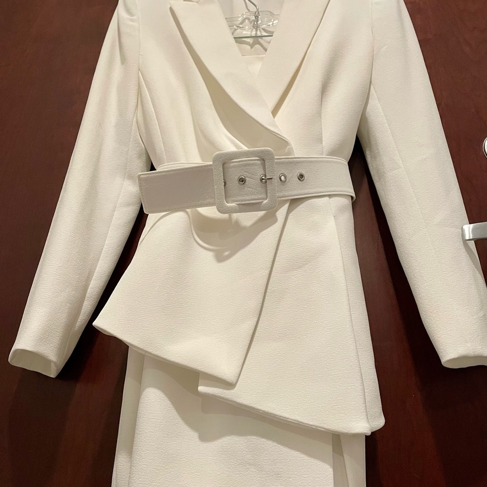 NWOT, size 8, Never worn. Slit skirt, 26” long. Jacket is asymmetrical.